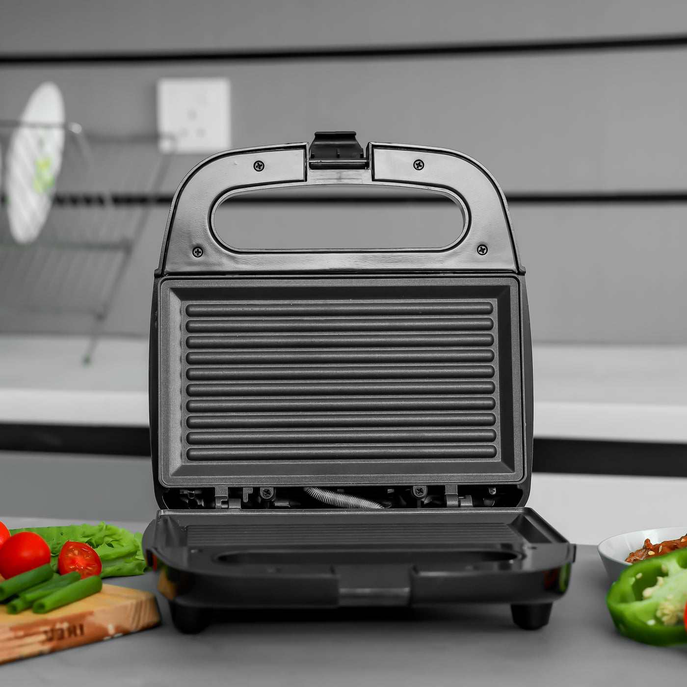 Portable Powerful 700W 2 Slice Grill Maker with Non-Stick Plates GGM6001 Geepas