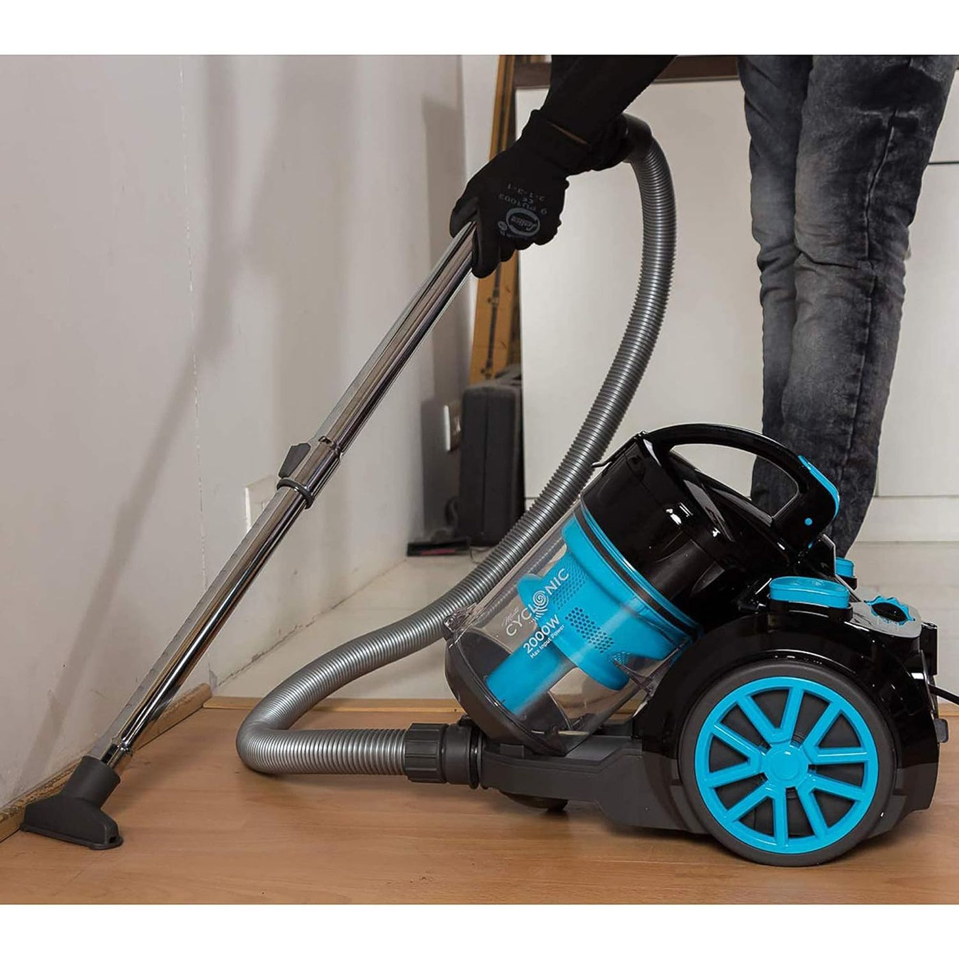 2000w 2.5l corded vacuum cleaner 21kpa suction power multi-cyclonic bagless vacuum, with 6 stage filtration, 1.5m 360-degree swivel hose and a washable filter