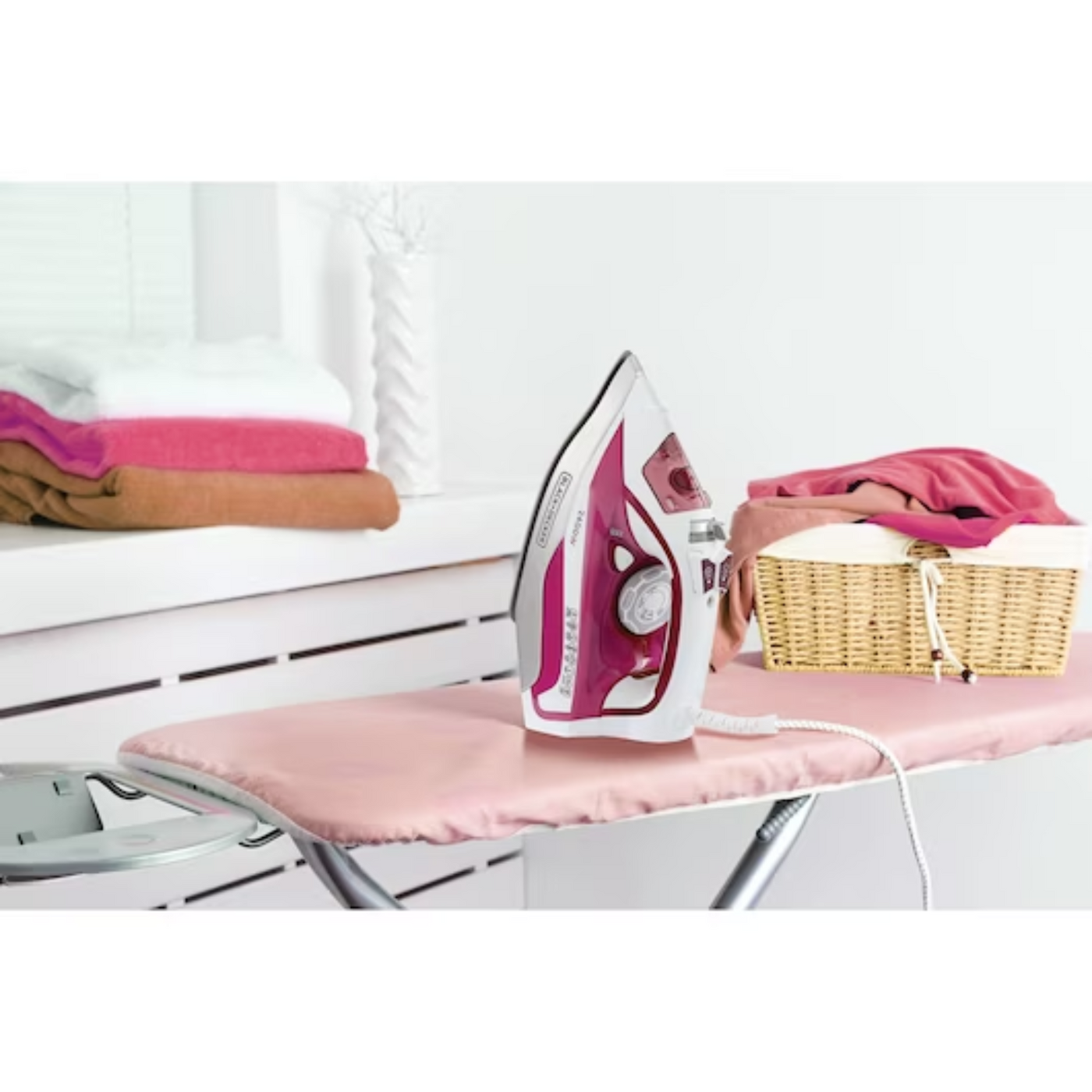 Brown Box Black+Decekr X2400W Steam Iron with Ceramic Soleplate