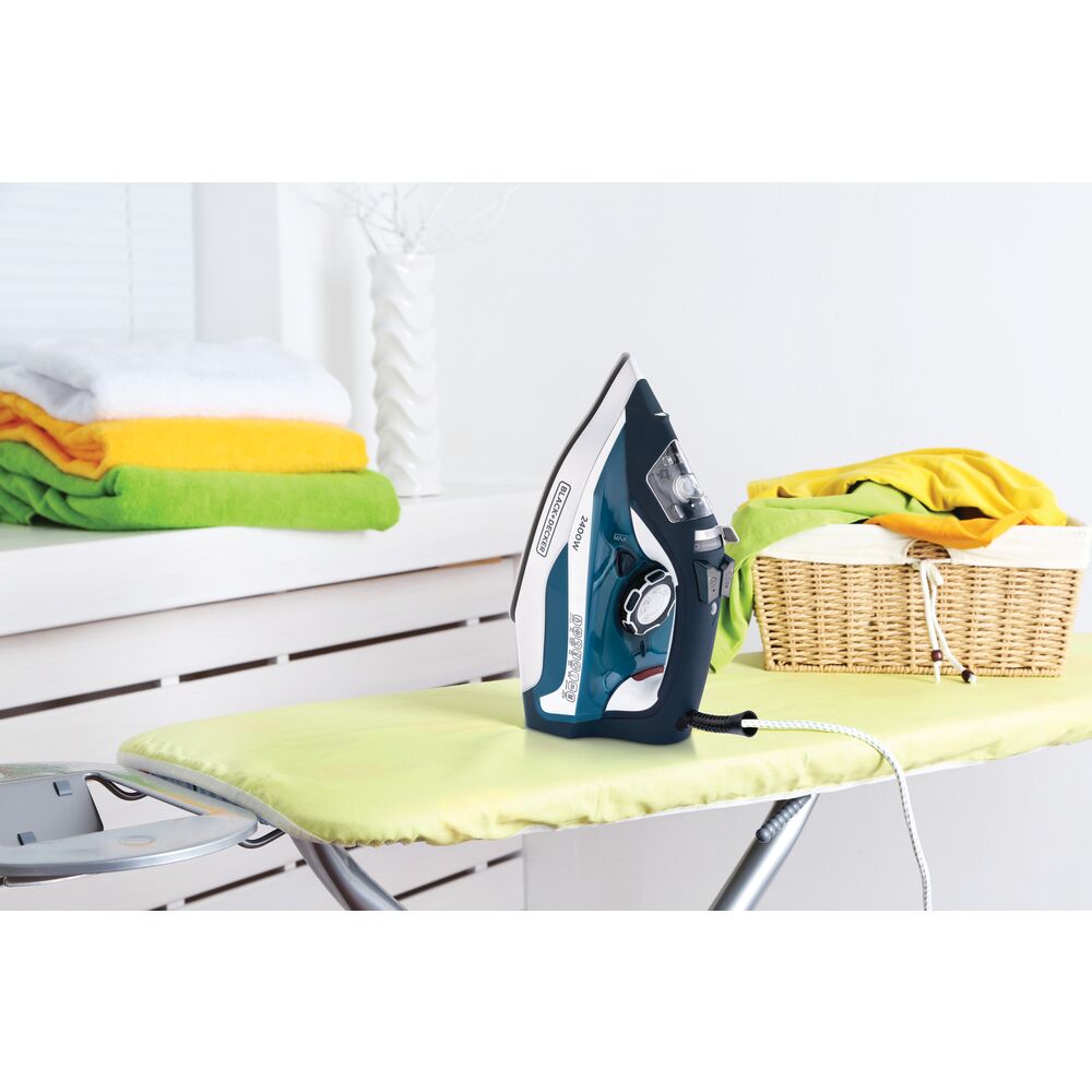 Brown Box 2400W Steam Iron With Ceramic Soleplate Auto Shut-Off